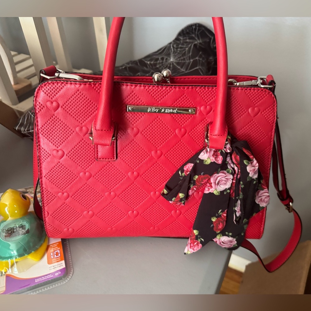 Betsey Johnson Red Heart Print Large Kisslock Hand Bag Purse & Scarf Tie VGUC